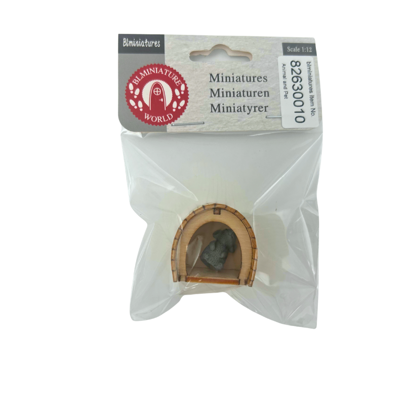 BLMINIATURES 1:12 - 1" Scale Dollhouse Miniature Animal & Pet Miniature Arched Wooden Pet House with Animal Figurine