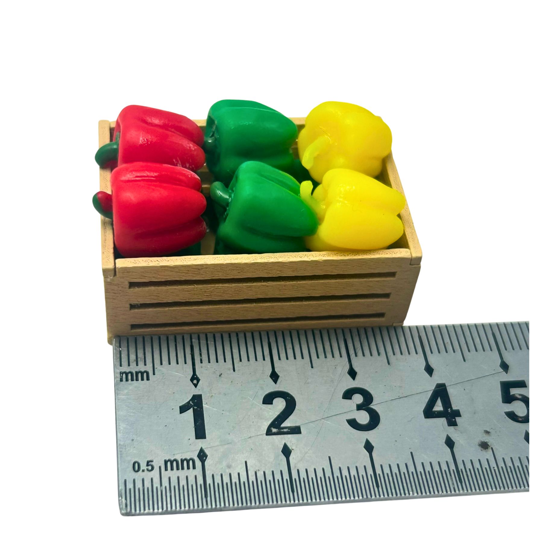 blminiatures 1:12 Scale Dollhouse Miniature Bell Pepper Basket - Assorted Red, Green, Yellow Peppers for Dollhouse Kitchen Decor